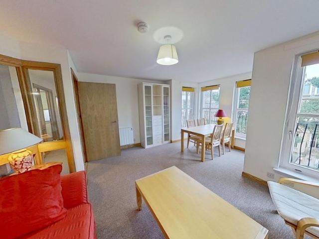 Flat for rent in Gayfield, Broughton