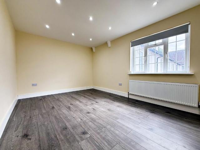 Flat for rent in Iver, Richings Park