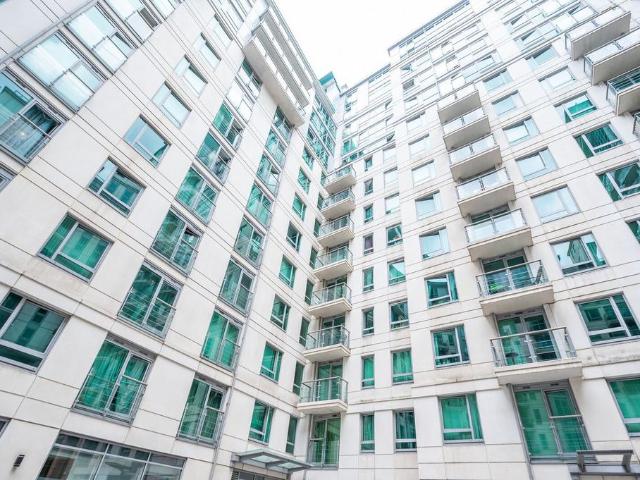 Flat for rent in London Borough of Lambeth, Greater London