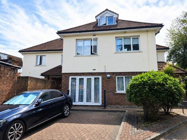 Flat for rent in Southgate, Greater London
