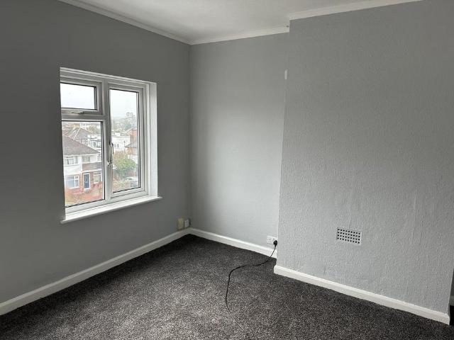 Apartment for rent in Woodhatch, Red Hill