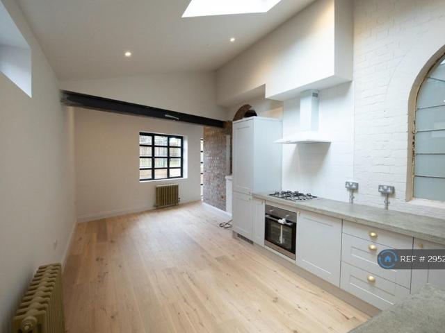 Flat for rent in St James, Sandown Park