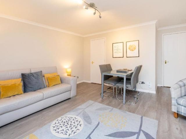 Apartment for rent in Gayfield, Broughton