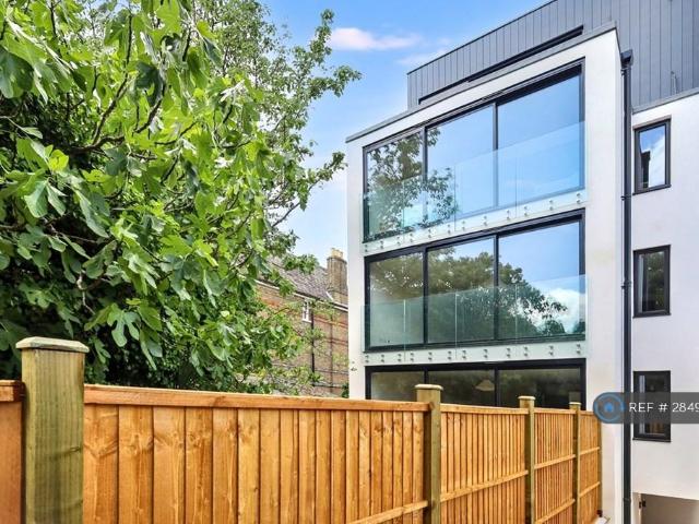 Flat for rent in Dulwich, Isle Of Man
