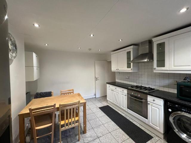Flat for rent in Stamford Hill, Greater London