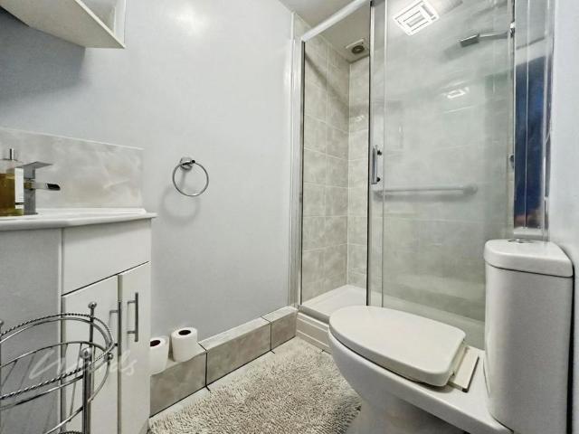 Apartment for rent in Broadwater Down, Sandown Park