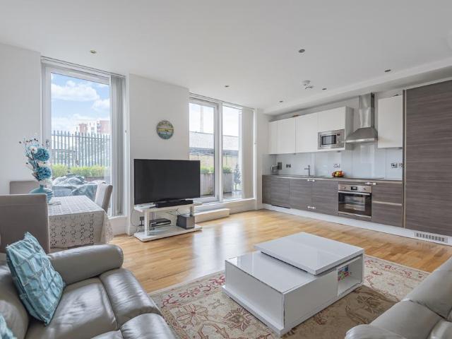 Flat for rent in London Borough of Lewisham, Deptford