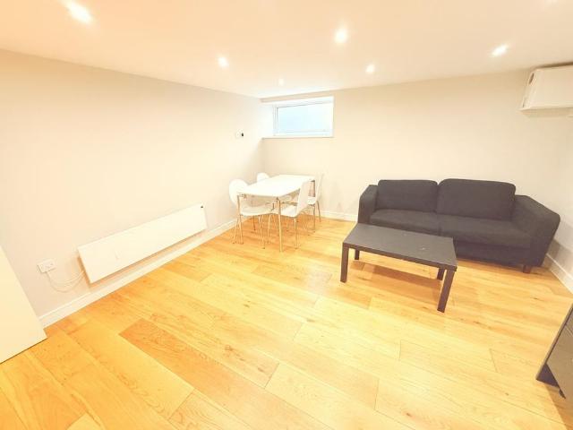 Apartment for rent in Colney Hatch, Greater London