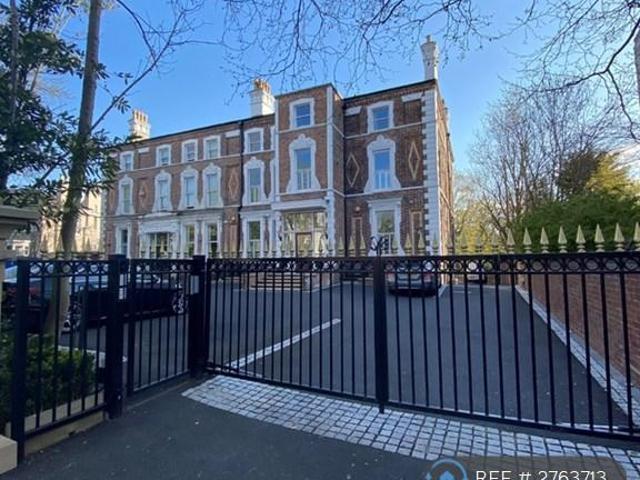 Flat for rent in Calderstones