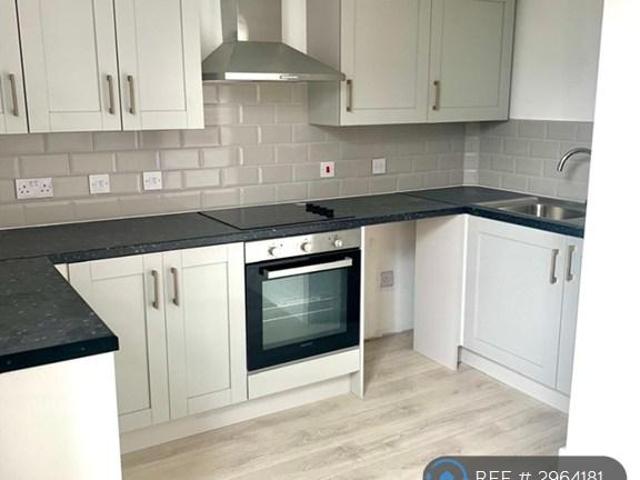 Flat for rent in Calderstones