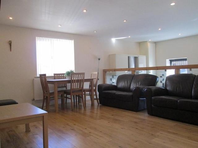 Apartment for rent in Nangreaves, Wales