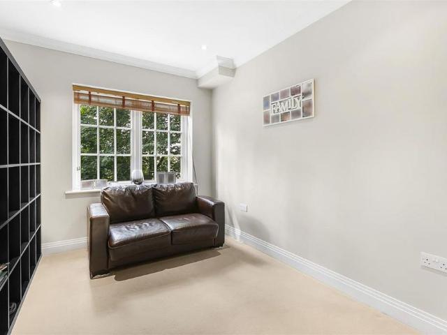 Apartment for rent in Wall Hall, Hertsmere
