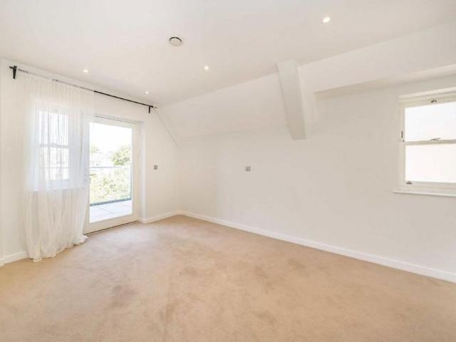 Apartment for rent in Strand-on-the-Green, Greater London