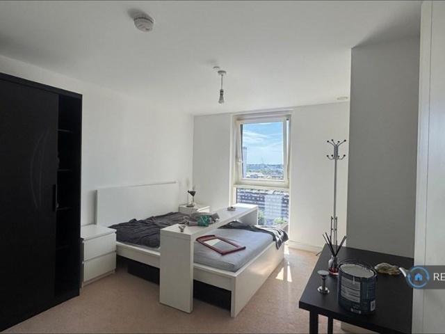 Flat for rent in London Borough of Lewisham, Greater London