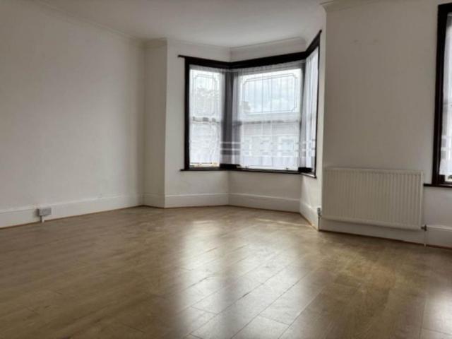 Apartment for rent in Gants Hill, Greater London