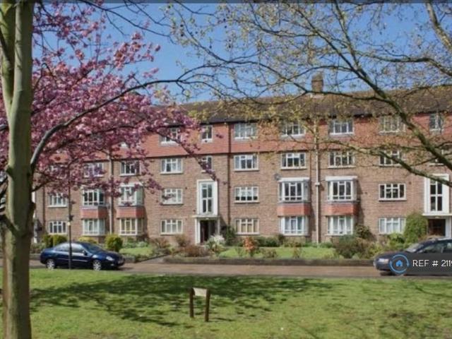 Flat for rent in London Borough of Merton, Raynes Park