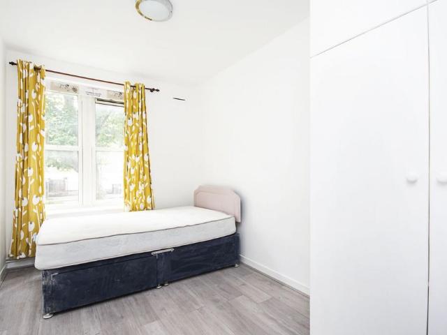 Flat for rent in Shacklewell, Greater London