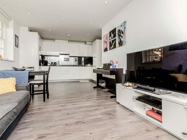 Apartment for rent in London Borough of Hounslow, Strand