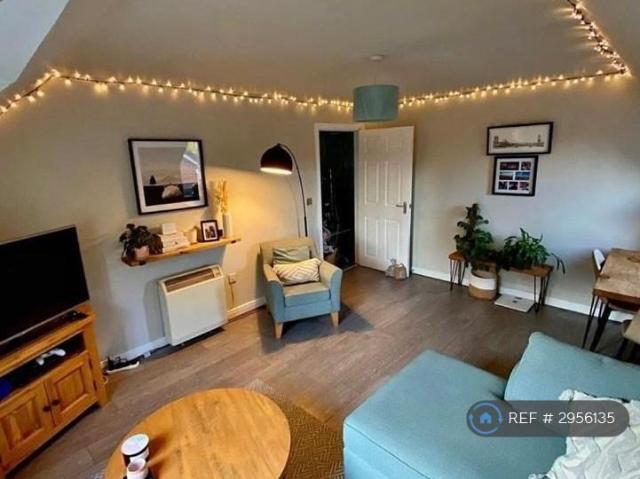 Flat for rent in Roe Green, Salford