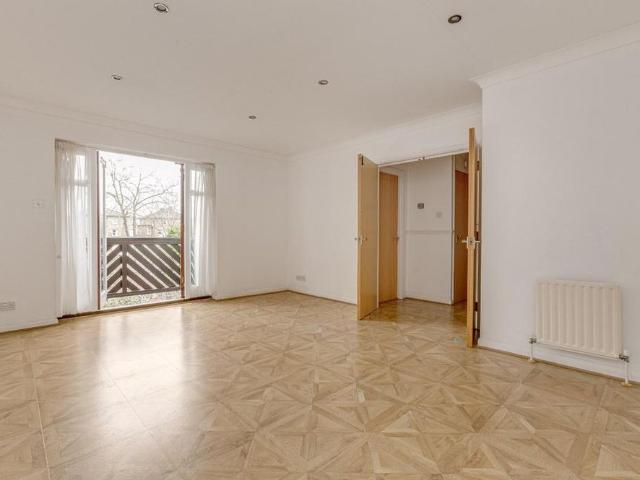 Apartment for rent in North Sheen, Greater London