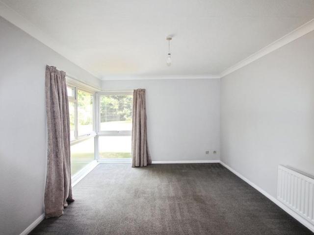 Apartment for rent in London Borough of Croydon, Waddon