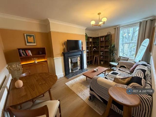 Flat for rent in Shacklewell, Greater London