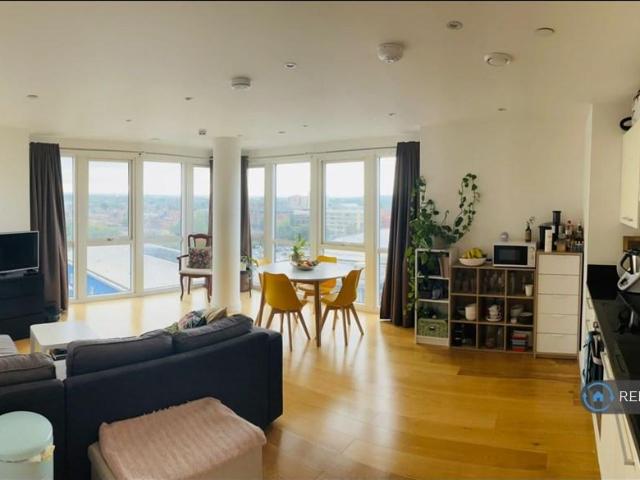 Flat for rent in Slough