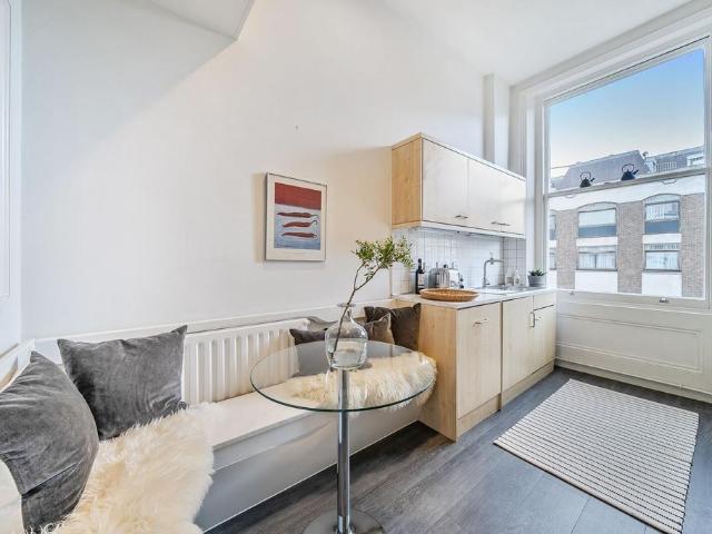 Flat for rent in Earl's Court, Isle Of Man