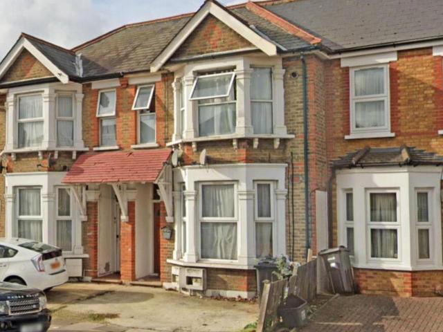 Flat for rent in Seven Kings, Greater London