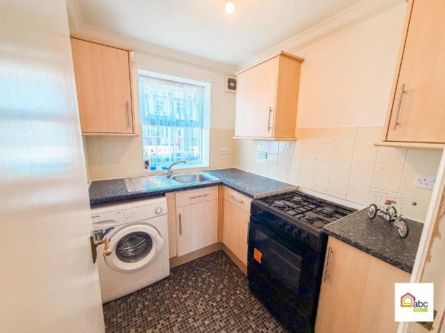 Flat for rent in Thames View, Greater London