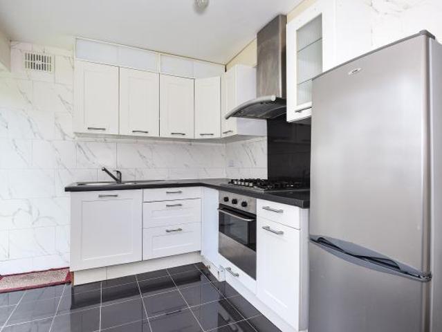 Flat for rent in Hatch End, Greater London