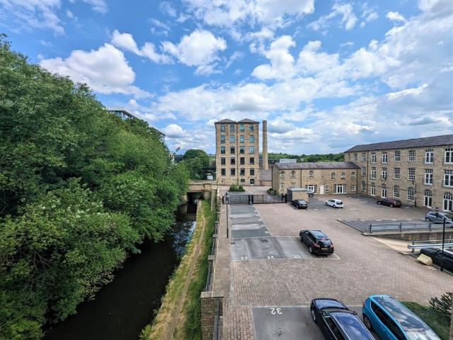 Apartment for rent in Huddersfield, West Yorkshire