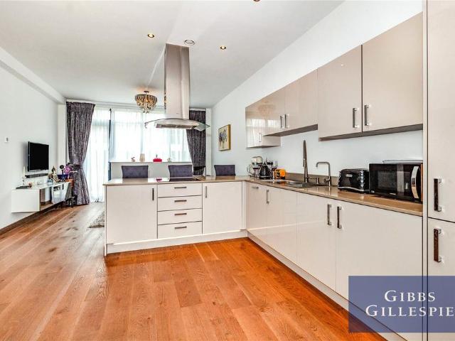 Flat for rent in Denham, Denham