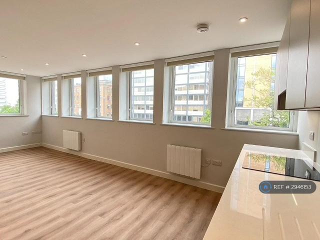 Flat for rent in Lansdowne, Springbourne