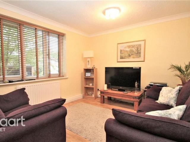 Apartment for rent in Hart, Hampshire