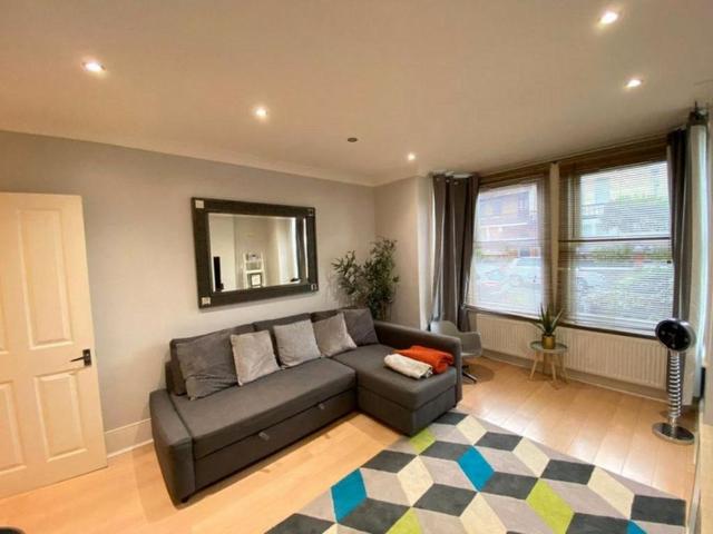 Apartment for rent in Upton, Acol