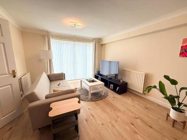 Apartment for rent in Sydenham, Green Close