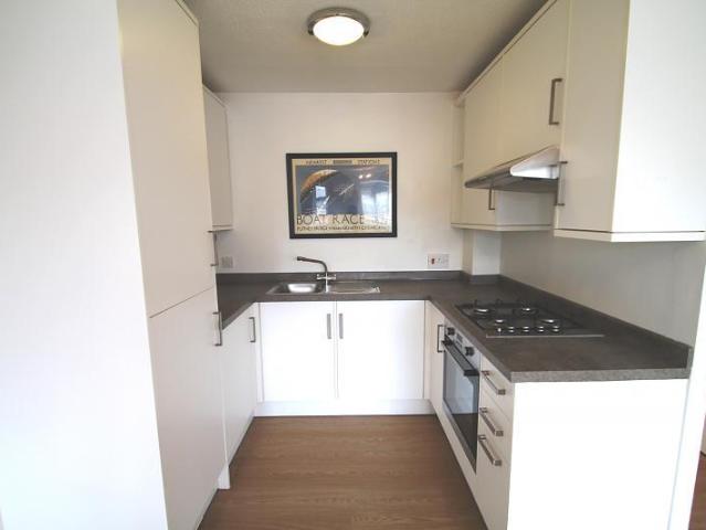 Flat for rent in Red Hill, Surrey