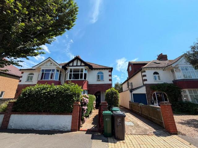 Flat for rent in Aldrington