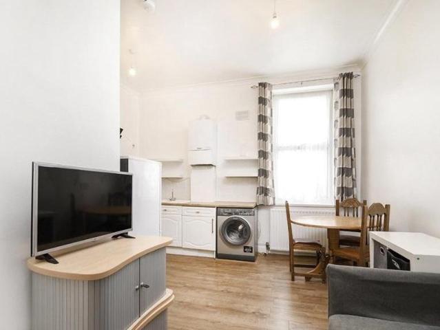 Flat for rent in Chalk Farm, Greater London