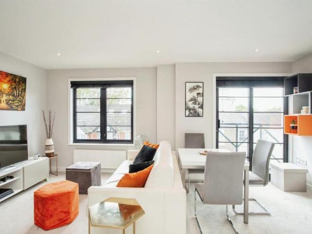 Apartment for rent in Watford Heath, Watford