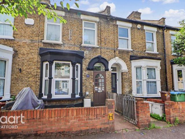 Flat for rent in Cann Hall, Greater London