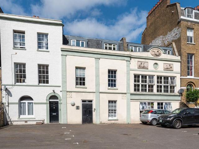 Flat for rent in Camberwell, Greater London