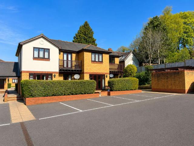 Flat for rent in Chepping Wycombe, Loudwater