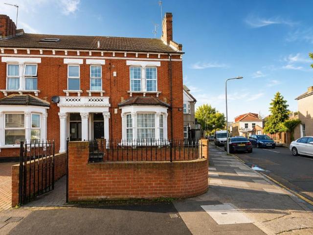 Flat for rent in Greater London