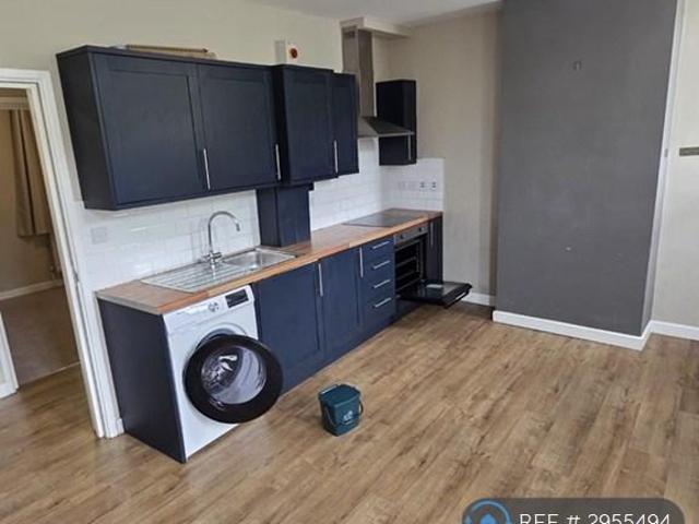 Flat for rent in Llanhilleth, Wales