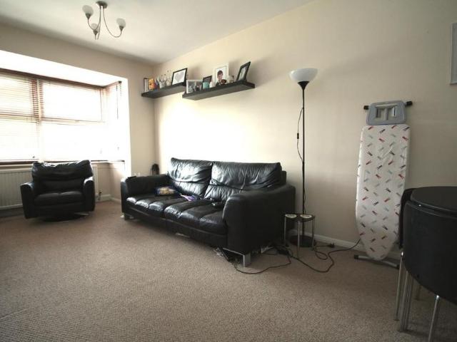 Apartment for rent in Hammerfield, Pouchen End