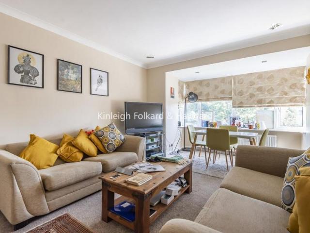 Apartment for rent in Brondesbury, Greater London