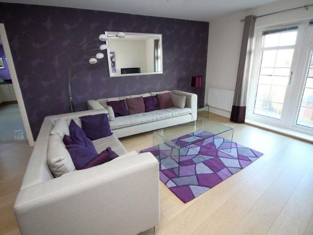 Apartment for rent in Row Town, Surrey
