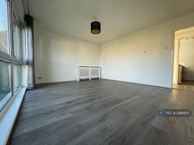 Apartment for rent in Shortlands, Greater London